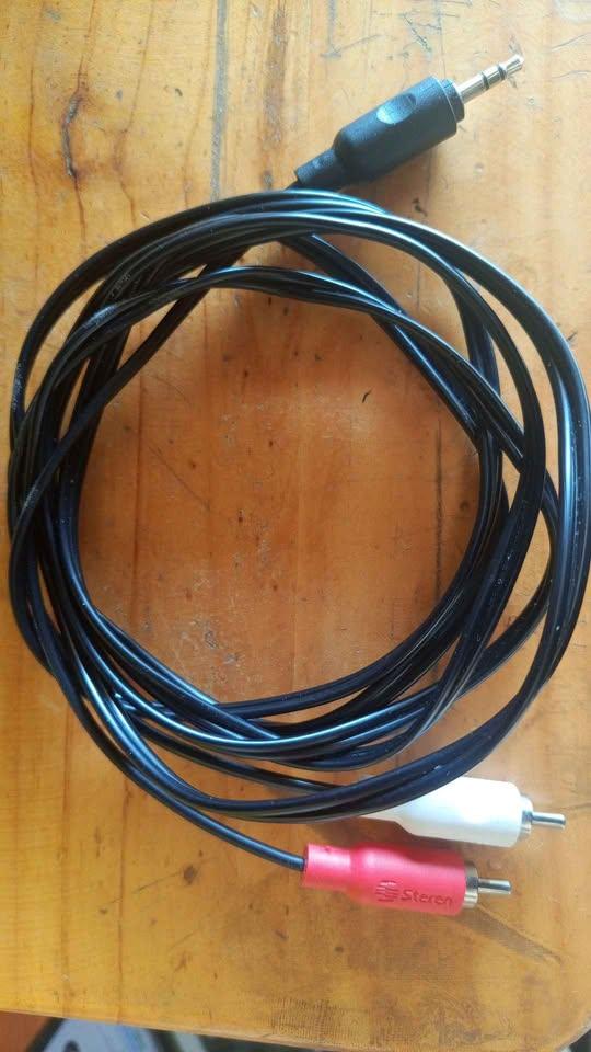 Cable 3.5 mm a 2 RCA